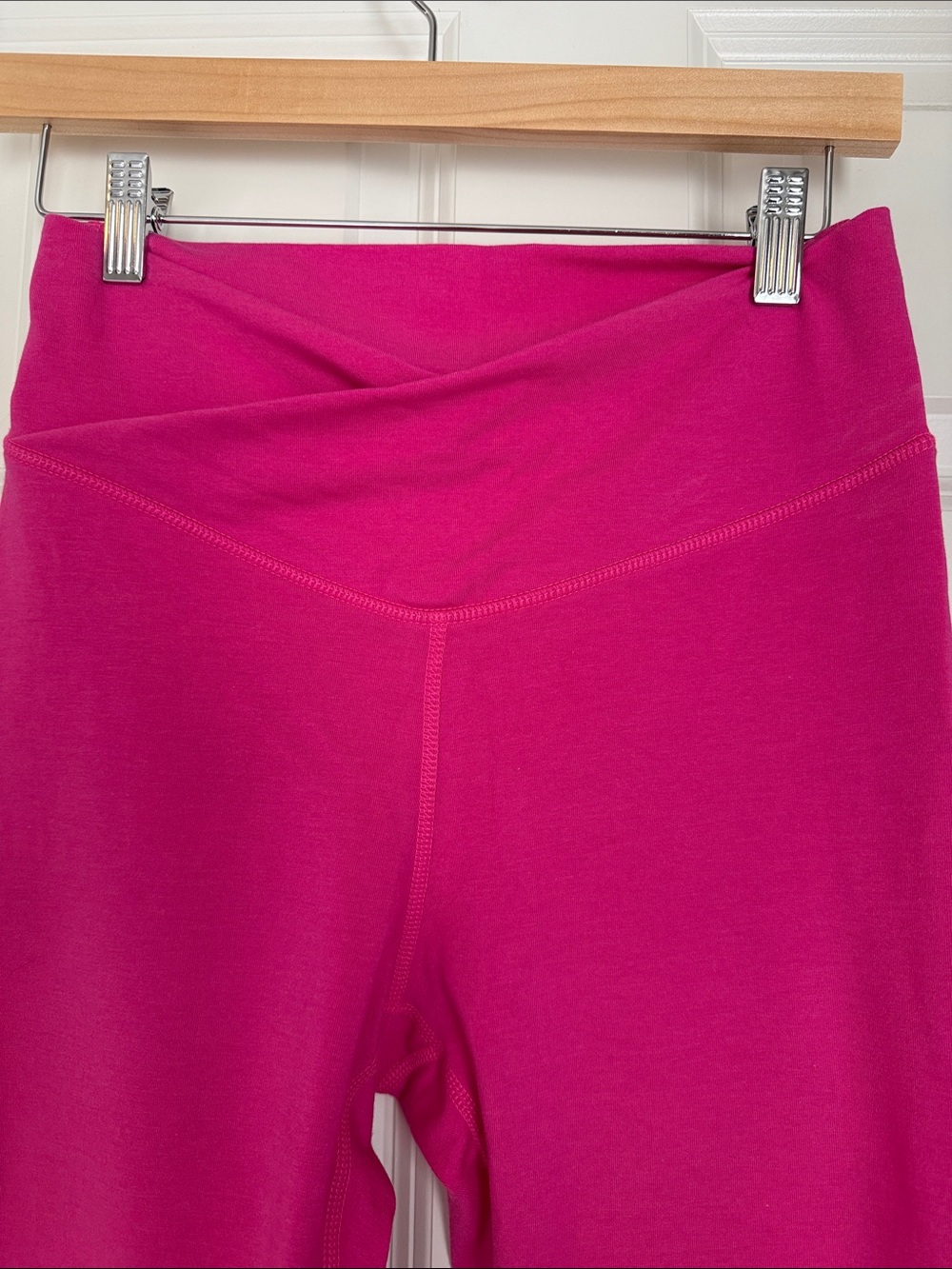 Women’s Old Navy- Hot Pink Active Leggings 7/8 length